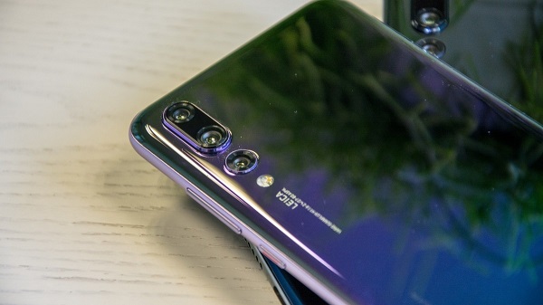 Cận cảnh Huawei P20 Pro  (2)