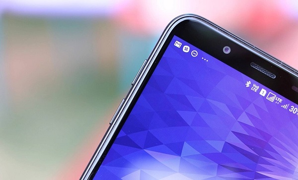 Samsung Galaxy J6 giao diện UX giống Galaxy S9/S9+: Nếu bạn mong muốn chiếc điện thoại Samsung Galaxy của mình có giao diện giống với Galaxy S9/S9+, thì J6 chính là lựa chọn hoàn hảo cho bạn. Với giao diện UX tinh tế và đẹp mắt, bạn sẽ có trải nghiệm sử dụng máy vô cùng ấn tượng và thú vị.