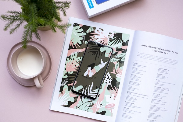 Vivo V9 cho phép người dùng có thể thêm sticker vào hình ảnh của mình trước khi chụp Vivo V9 cho phép người dùng có thể thêm sticker vào hình ảnh của mình trước khi chụp