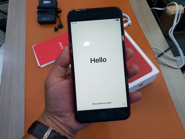 Cấu hình của máy đều tương tự thế hệ iPhone 8 và 8 Plus phiên bản màu sắc trước đó