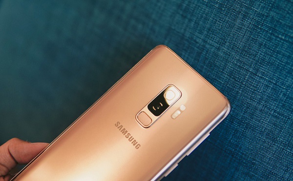 Trên tay Galaxy S9+ Hoàng Kim, phiên bản màu mới dành cho phái nữ