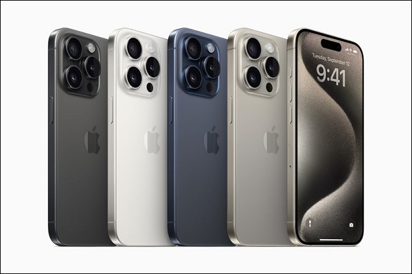 Phiên bản iPhone 15 Pro Max màu Blue Titanium và Natural Titanium (2 phiên bản bên tay phải) đang gây bão khắp các trang mạng xã hội
