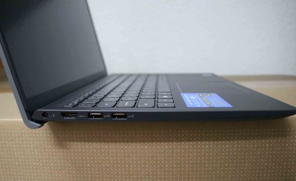 Dell Inspiron 15 3520 sở hữu hệ thống cổng kết nối đa dạng